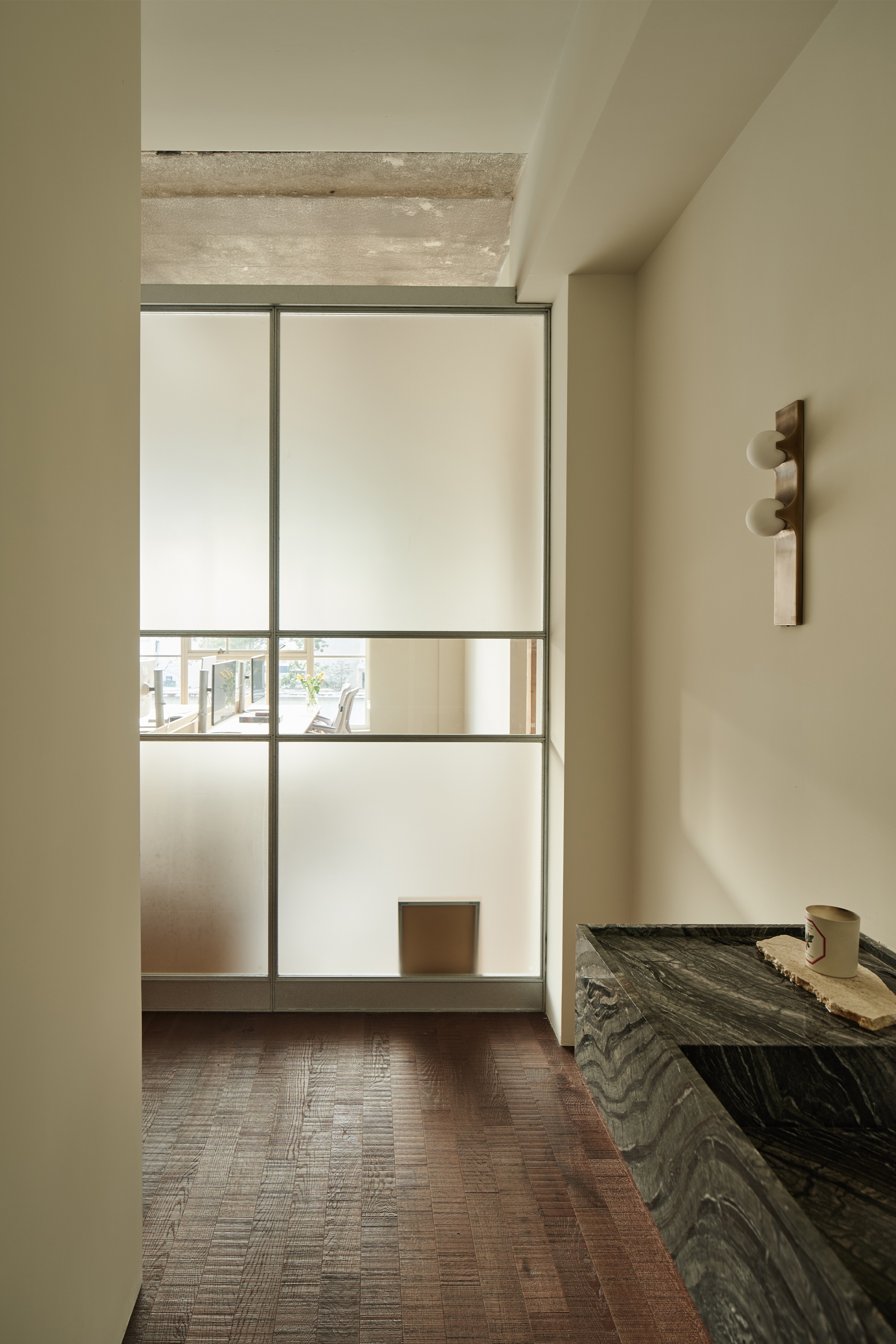 呼吸式美学:在粗粝与诗意间自由生长的空间叙事丨山与空间设计-24