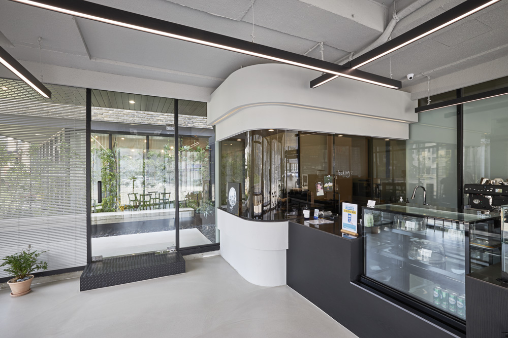 20 平米迷你咖啡馆，简约设计打造温馨空间-7