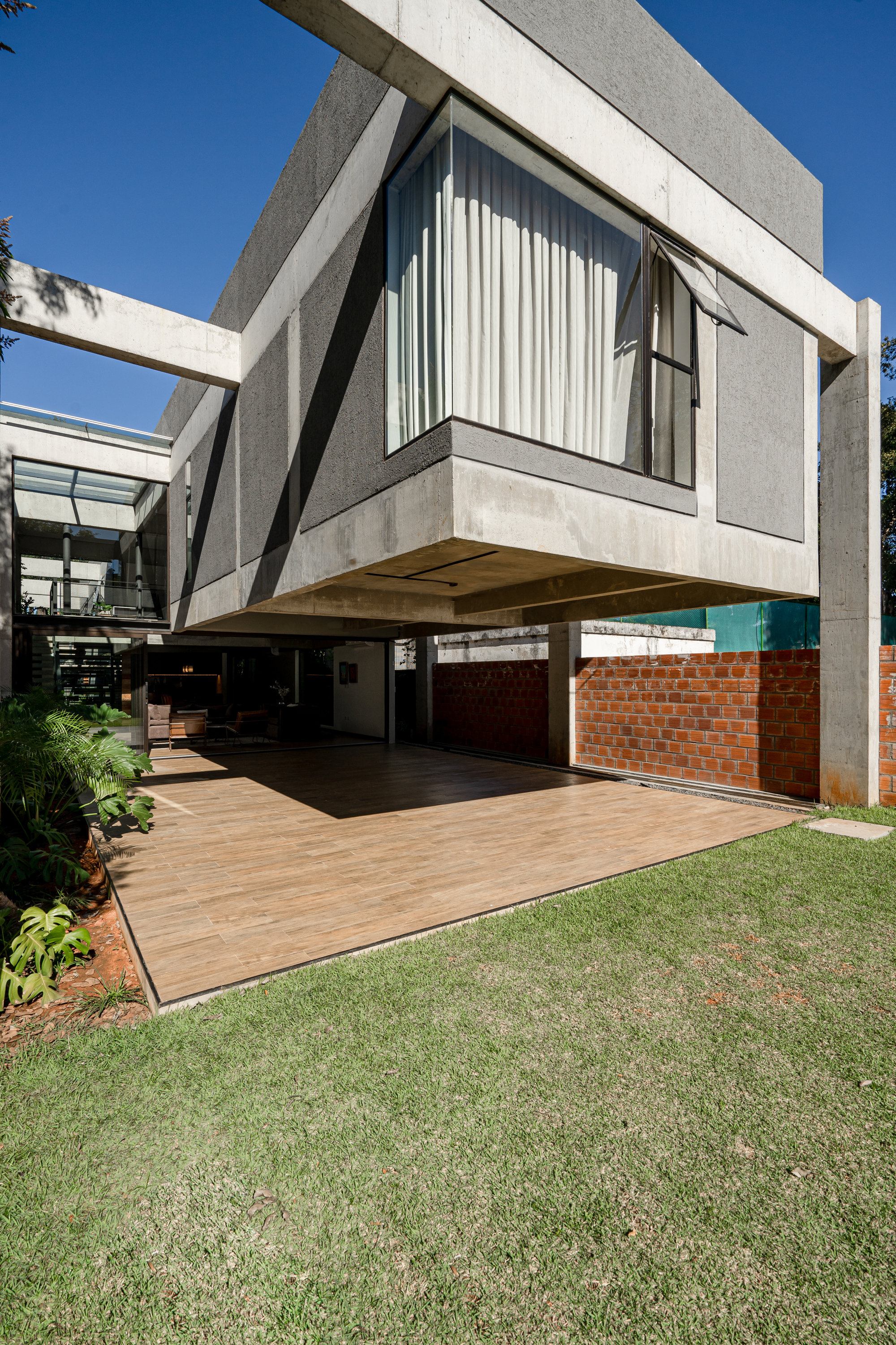 Levitate House / BAUEN-11