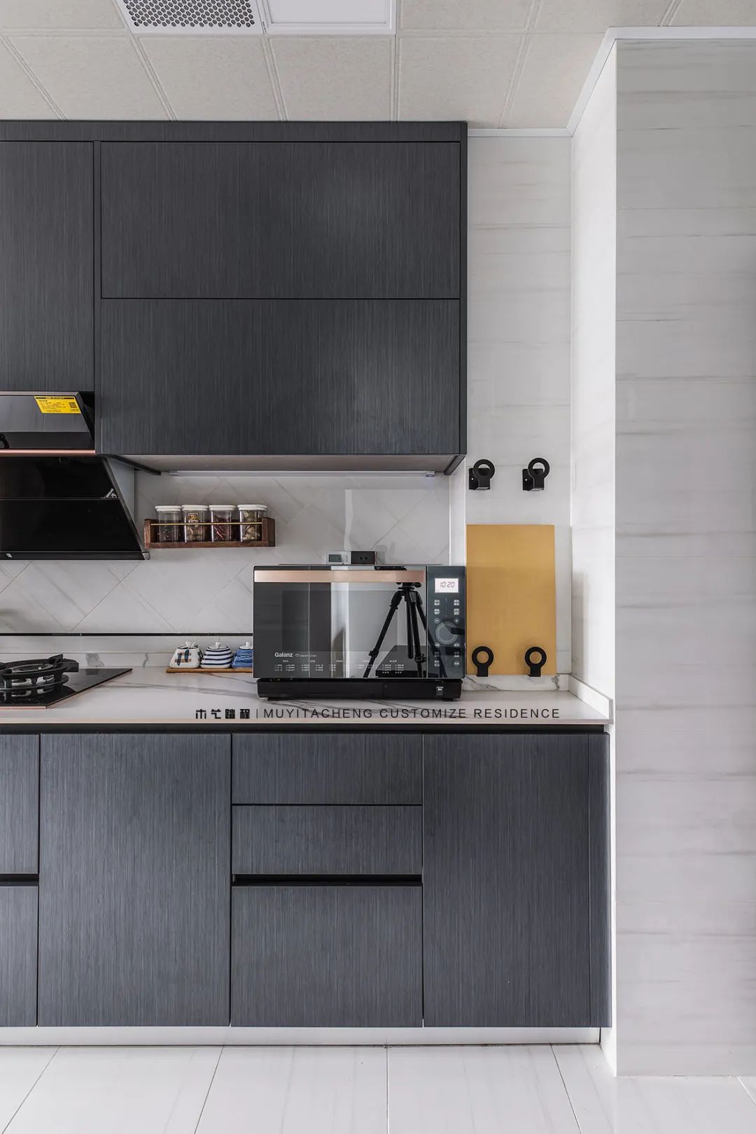 深色系橱柜打造现代厨房空间丨中国重庆丨木艺踏程-42