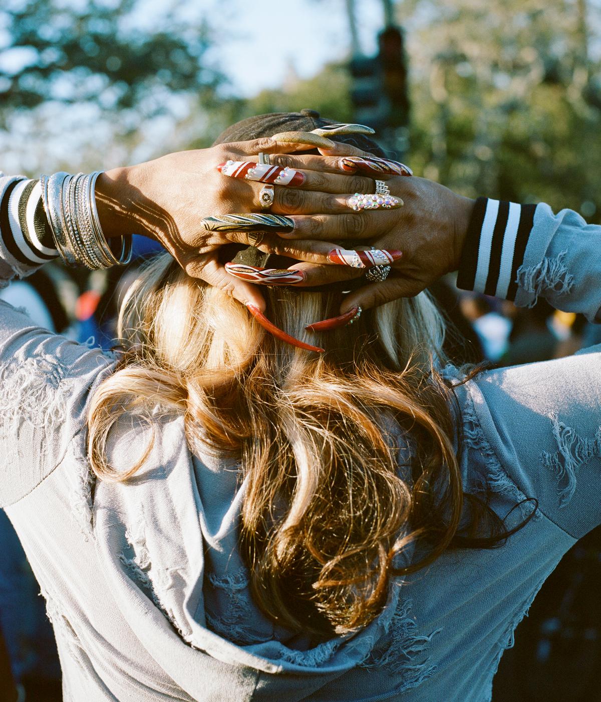 迷雾中的新奥尔良 | 摄影师 Akasha Rabut 探索城市隐秘亚文化-19