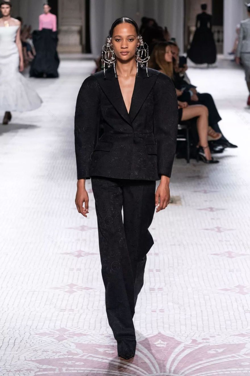 激进贵族的硬核高订 | Givenchy 2019 秋冬高级定制系列-78