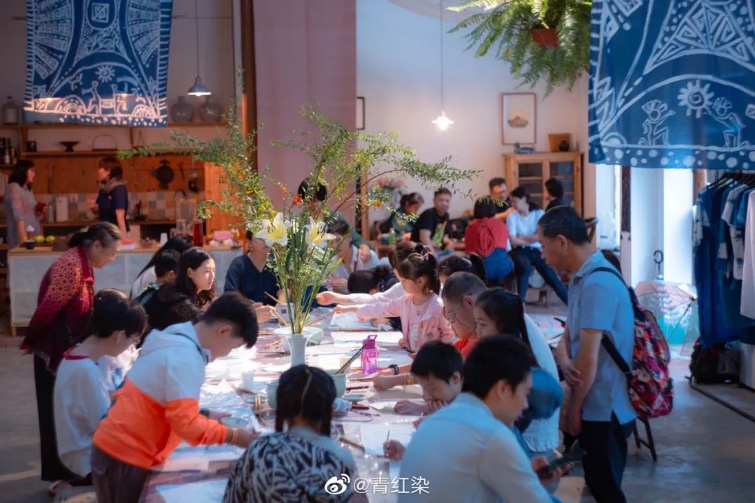 11 个陌生人同居 3 年,私生活首次曝光 | 看似佛系,实则野心勃勃-61