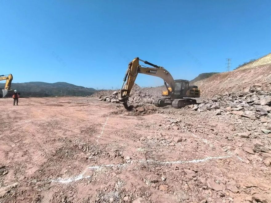 上海宝冶承建的禄丰市桃园220MW光伏电站项目成功并网-30