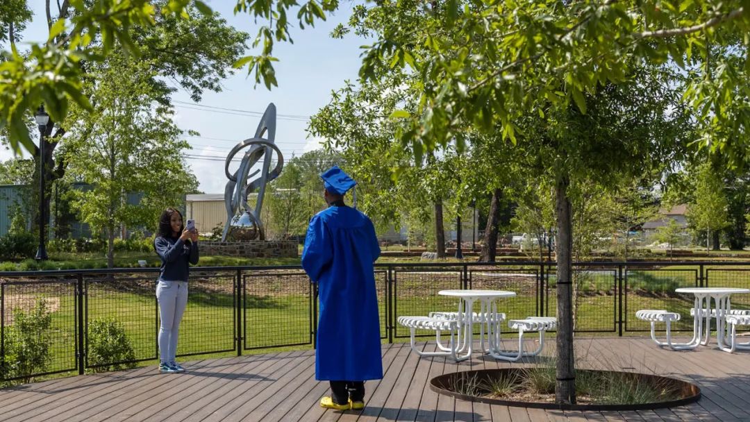 阿肯色州康威市市中心的马丁·路德·金广场丨美国丨SWA-15