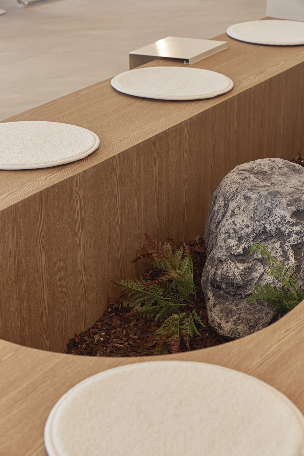 白色与木质，打造 50 平米高级质感办公室-24