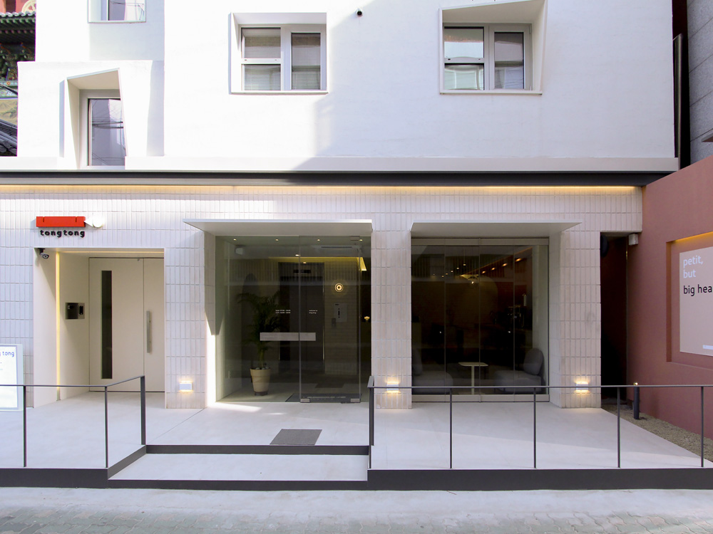 首尔通洞酒店咖啡厅 | 色彩点睛的现代概念空间-2