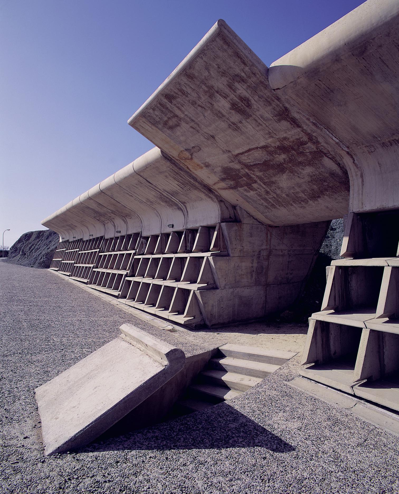 颠覆传统的宗教纪念公墓——西班牙伊瓜拉达墓地-14