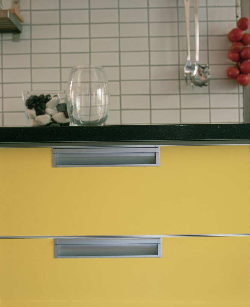 黄色高科技风格厨房设计-11