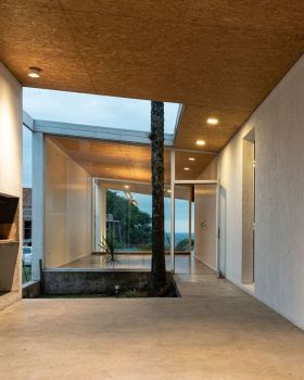 融入自然的简约雅居 · 阿根廷 Yungas 三宅丨Sitio Arquitectura