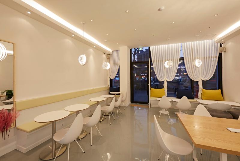 十五平米简约咖啡厅，点睛之笔的色彩设计-7