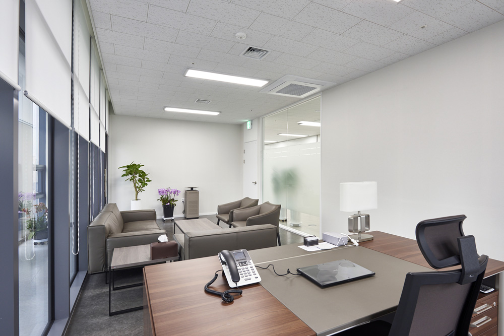 130 平知识产业中心极简白诠释空间美学-28