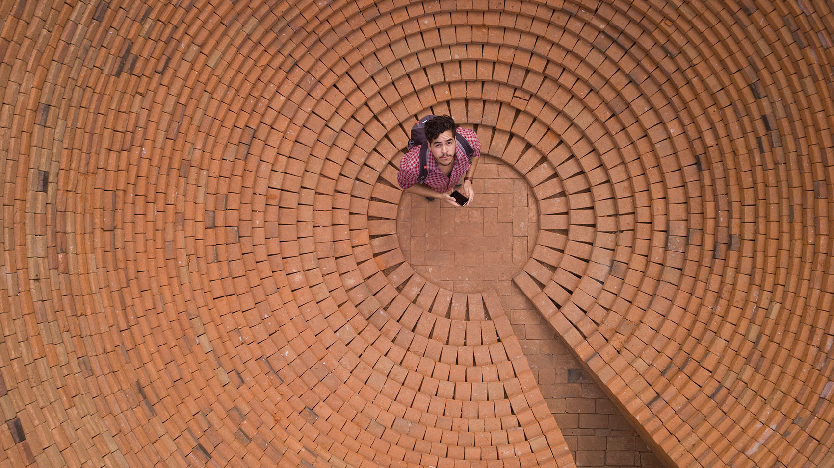 墨西哥城历史中心绿洲·方盒子里的颠倒拱顶装置-13