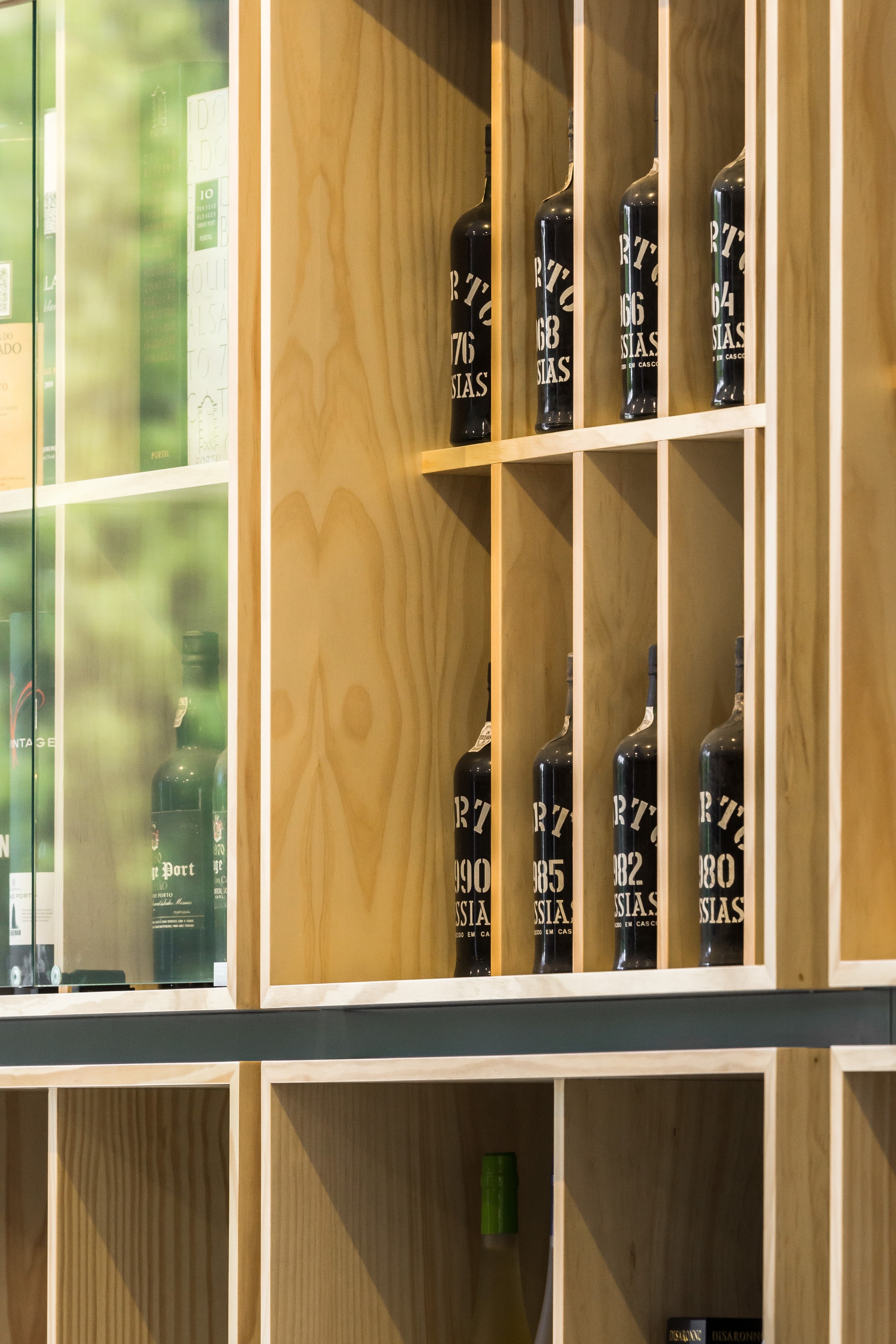 葡萄牙北部酒庄设计,融入自然美景的瓶子议会-32