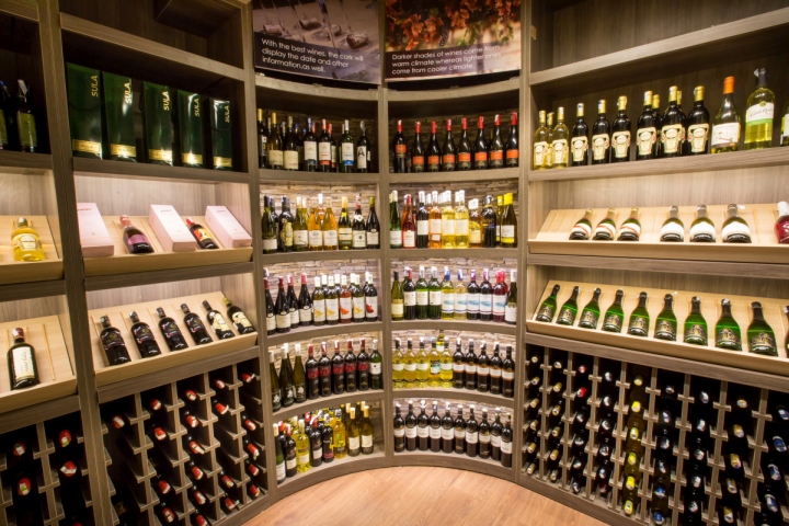 班加罗尔Not Just Wine n Cheese葡萄酒概念连锁店设计-0