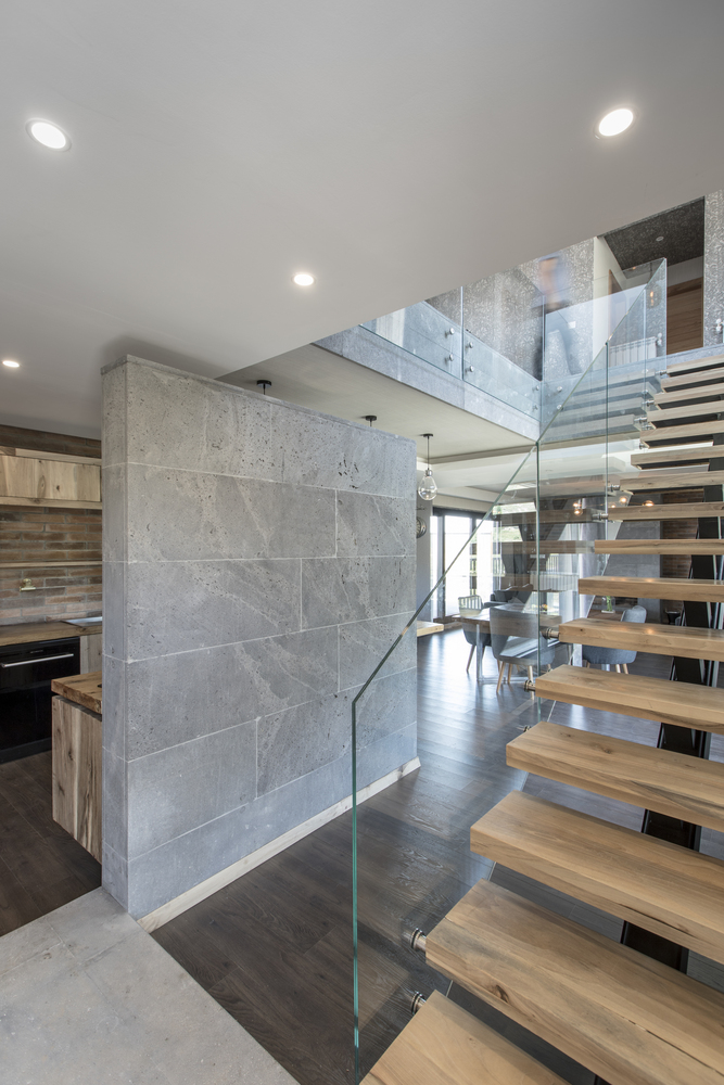 伊朗马库边陲别墅 | 解构山墙屋顶，融入自然景观-45