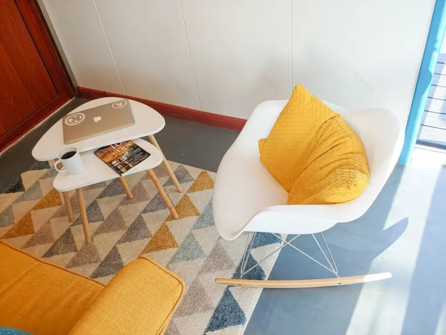 新墨西哥沙漠集装箱住宅 | 钢制外表与精致内饰的完美结合-6