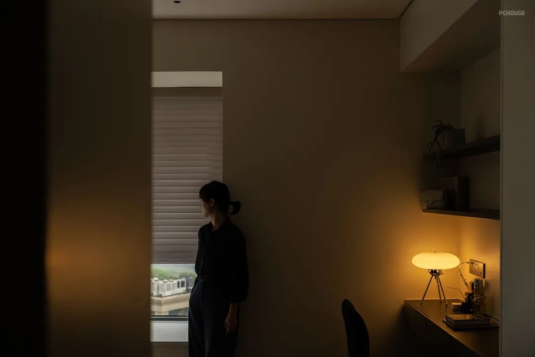 有娃家庭的现代极简风格设计-63