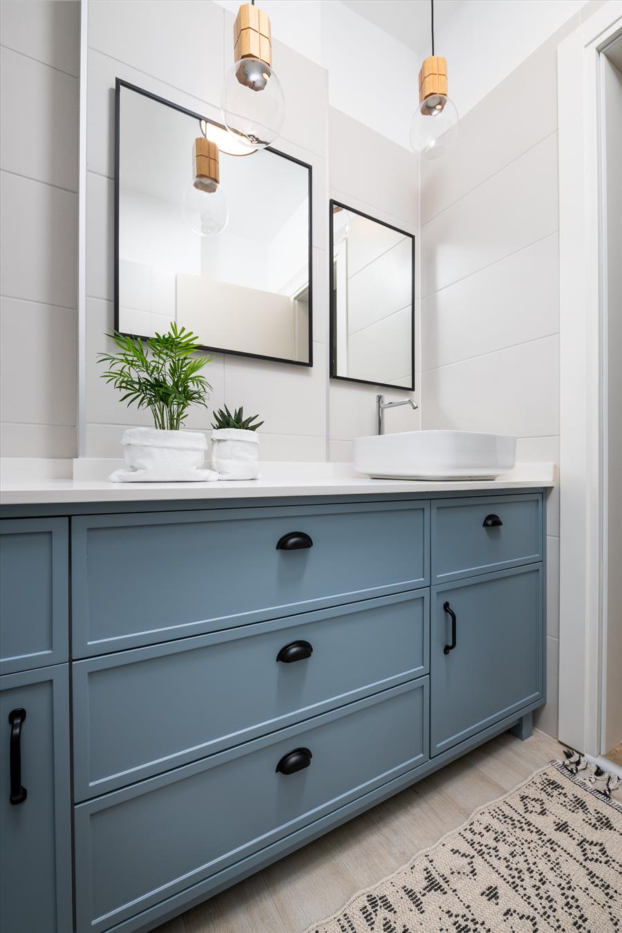 狭长的拉脱维亚式公寓精致设计丨室内设计师塔利·科恩·利德-66