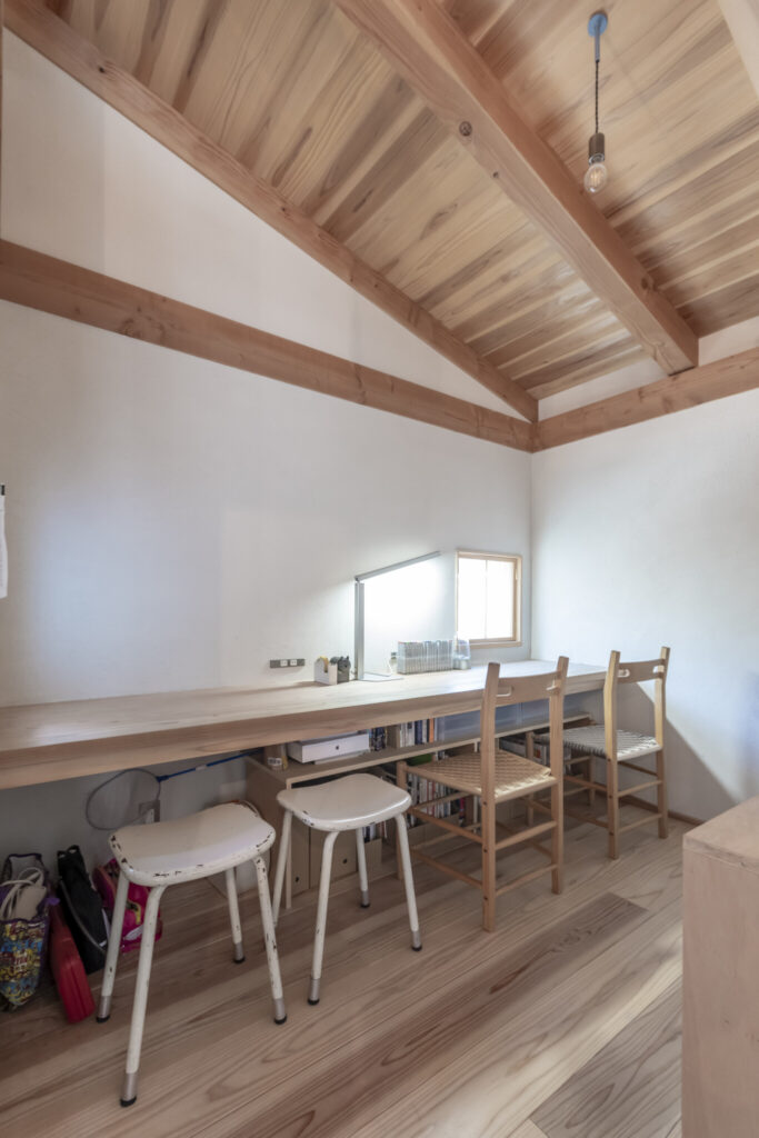 旗竿地に立つ店舗併用住宅 半地下につくったのは“景色”を見渡せ、落ち着く大空間 | Architecture | 100%LiFE-9