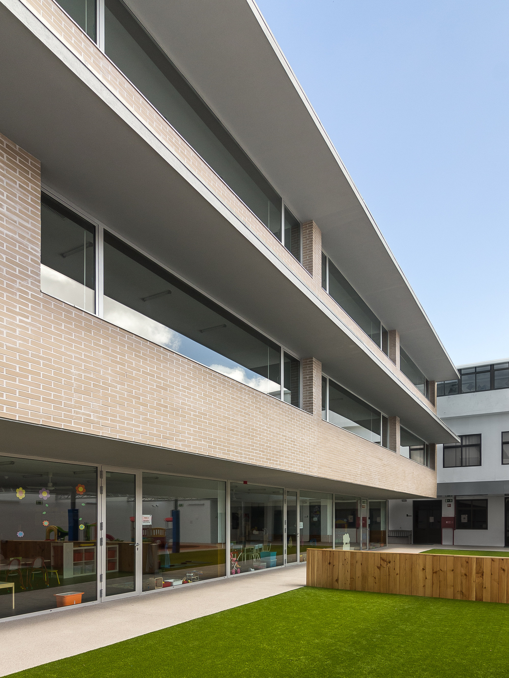 Dos Plátanos School / Murmuro-22