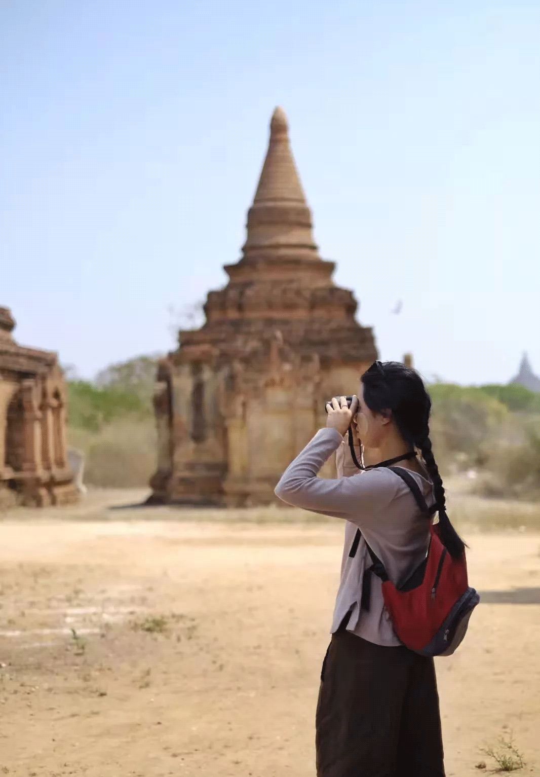 买不起房，小夫妻把牛棚改造成家，竟成300㎡大别墅还有150㎡花园菜地......-33