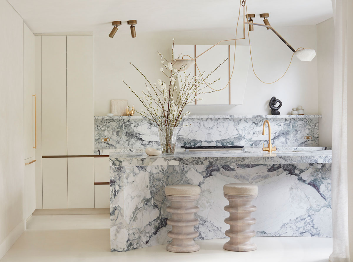 悉尼设计师 Nina Maya 的乳白色海滩别墅-1