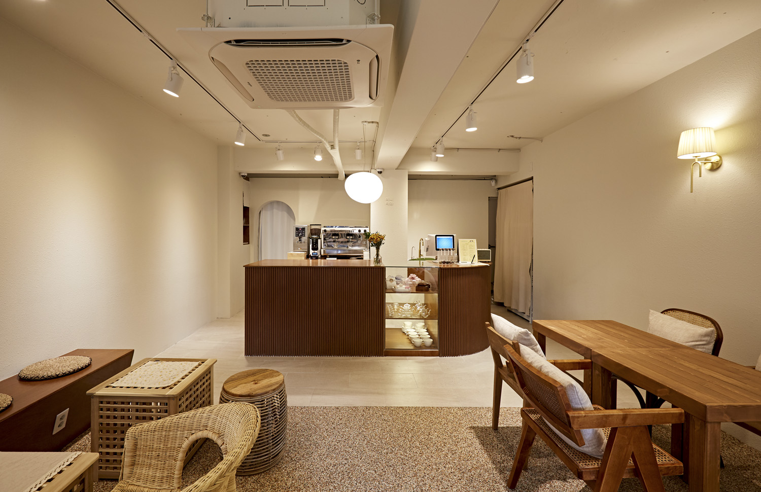 15 坪极简咖啡厅，打造温馨氛围-3