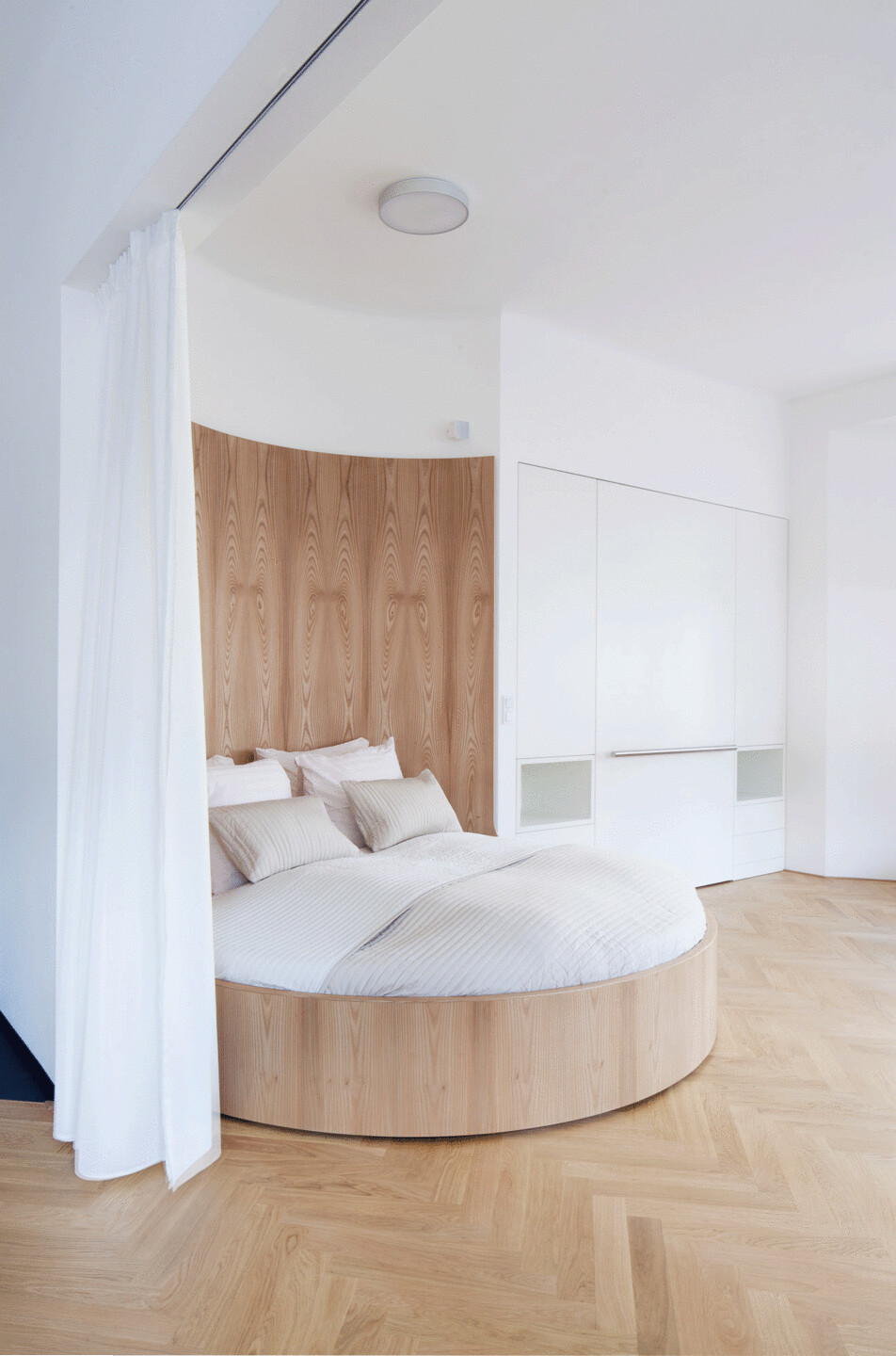 旋转床铺与完美收纳 | Kafkova 公寓的极致功能设计-12