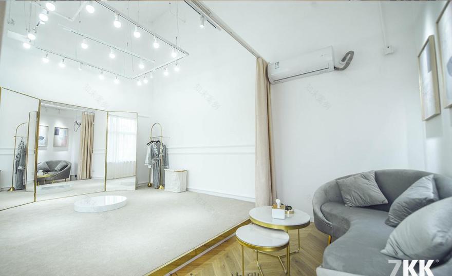 7KKdesign 丨 FaiRy 婚纱店 | 金色点缀的圣洁空间-19