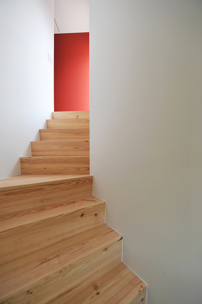 火车站旁的“锈色”小屋-27