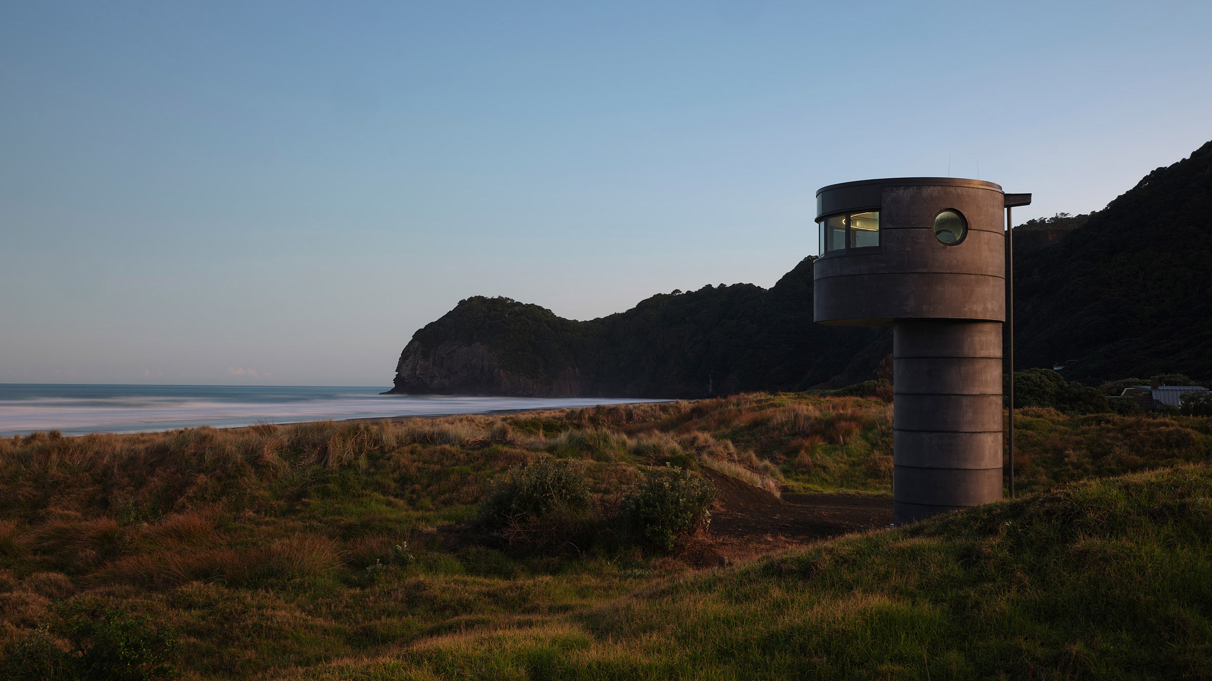 新西兰海岸神秘守护塔——Crosson Architects 的生态设计-0