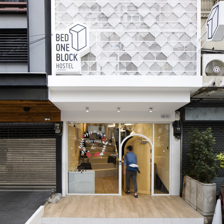 泰国"Bed One Block Hostel" 以小见大，社交空间与私密空间的完美平衡-2