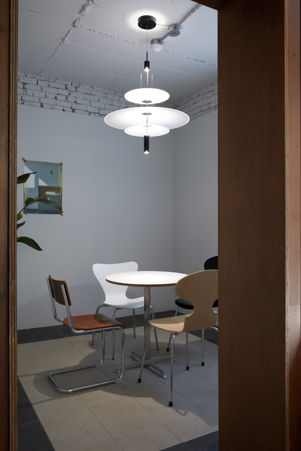 43 平米小户型的惊艳改造，极简主义的魅力展现-10