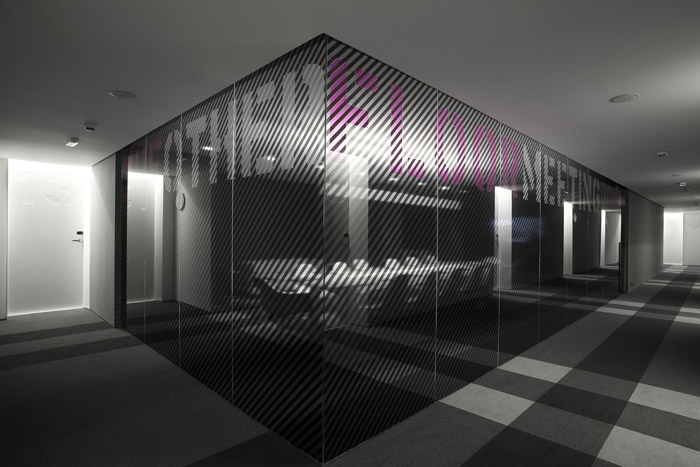 保加利亚 Graffit 酒店室内设计 | 英式优雅与简约的完美融合-29