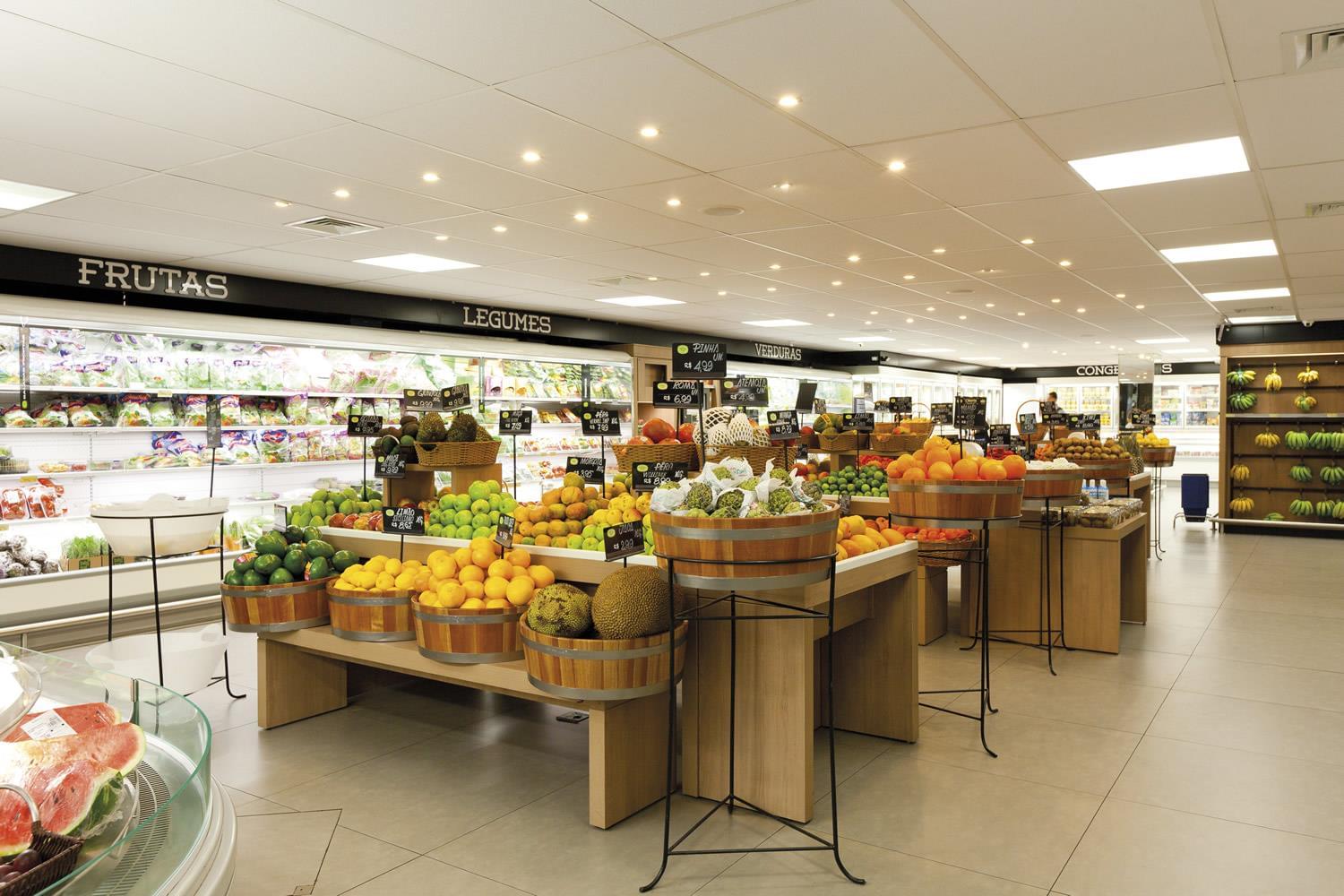 Imperatriz Gourmet · Flavia Guglielmi Arquitetura 的木质魅力办公空间-8