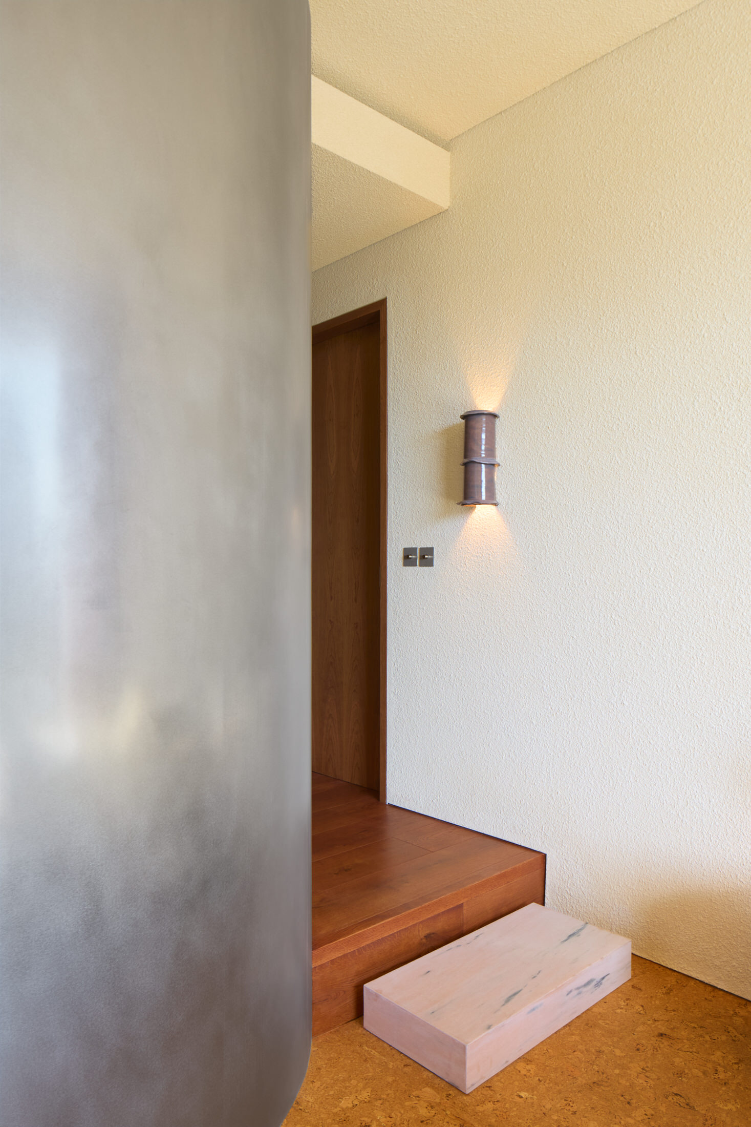 Mid-Century Vibes in Modern Dubai: Al Barari Apartment by Bone Studio.-16