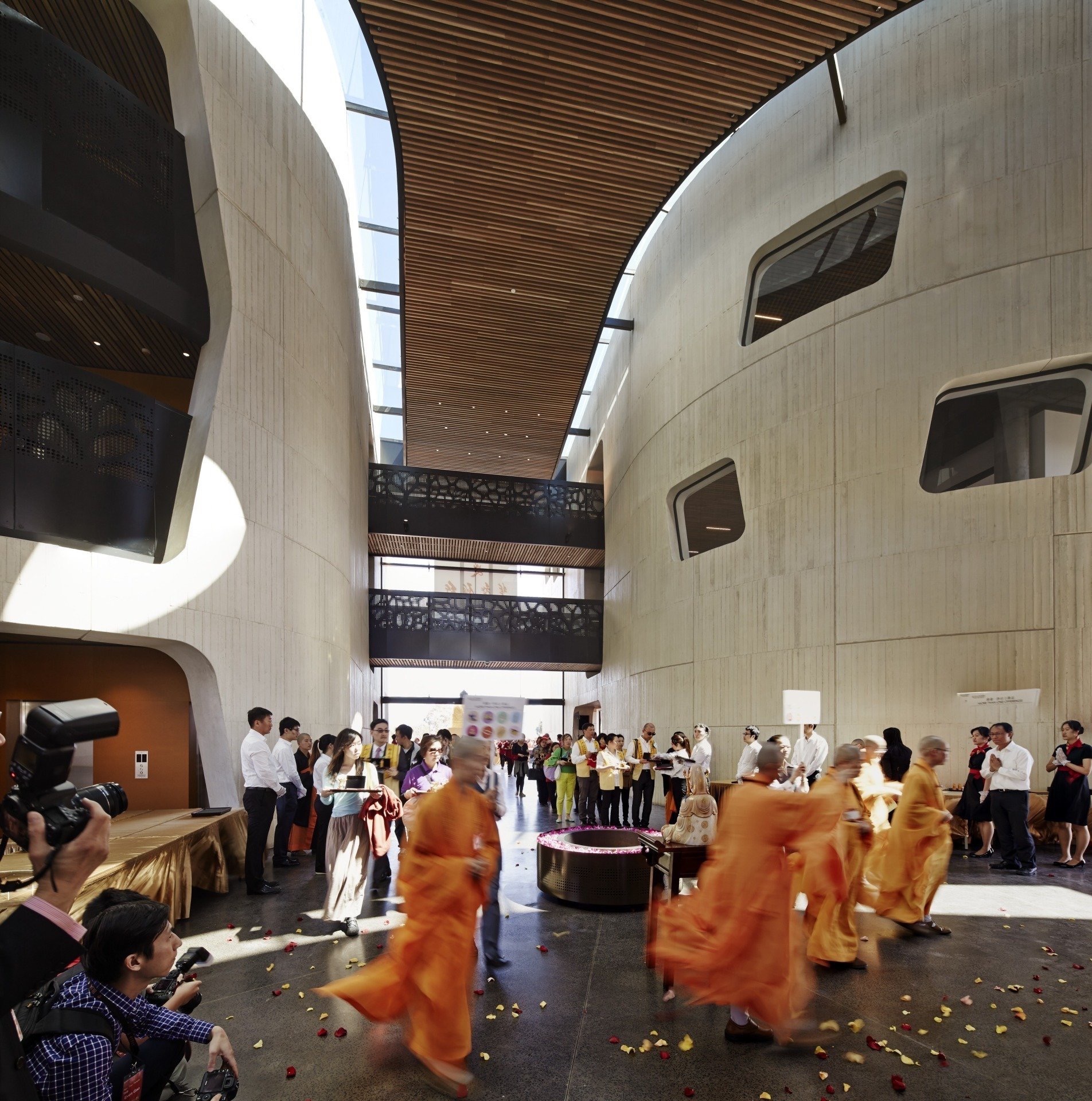 通过桥廊连通学习空间-1