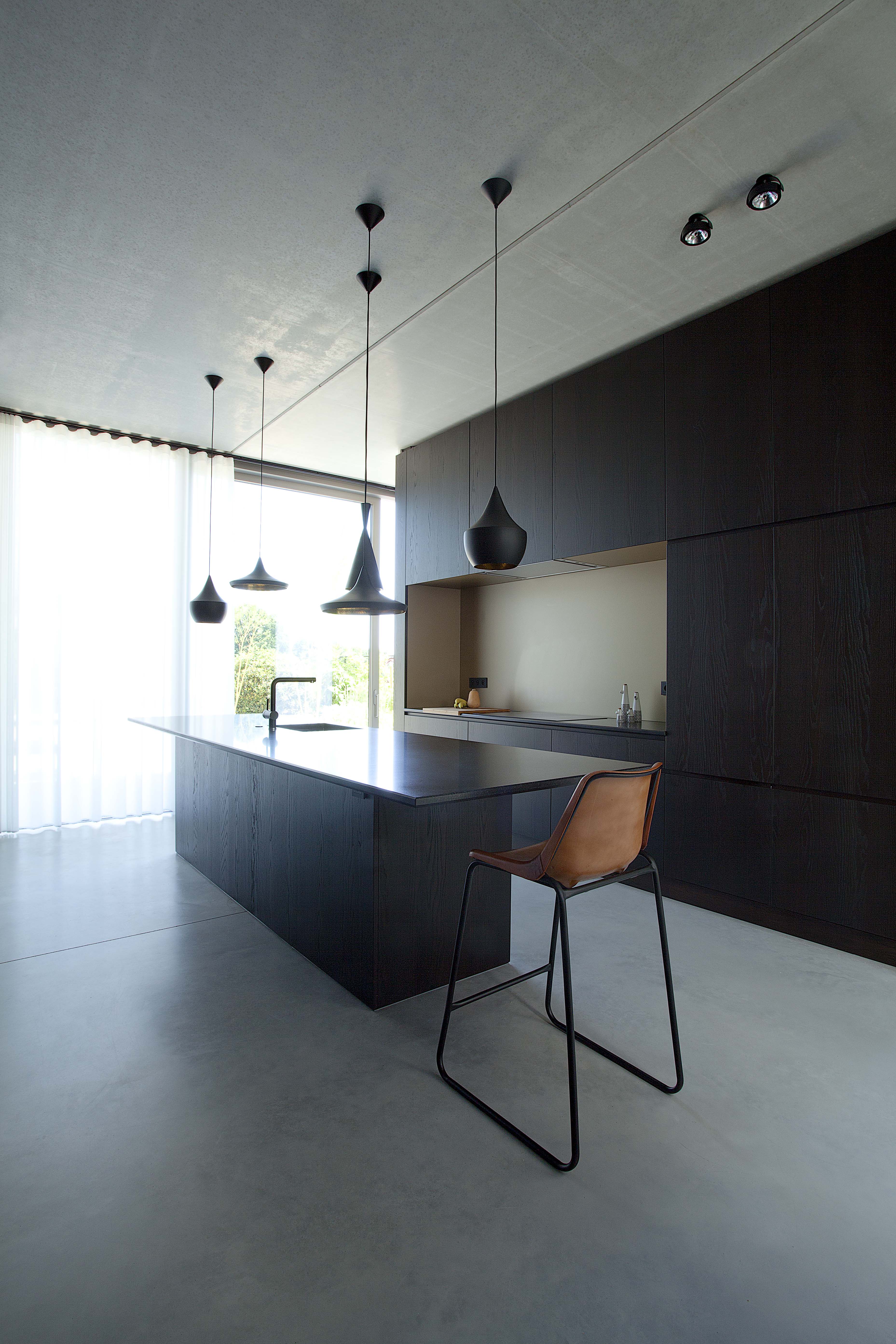 concrete house around a central courtyard-15