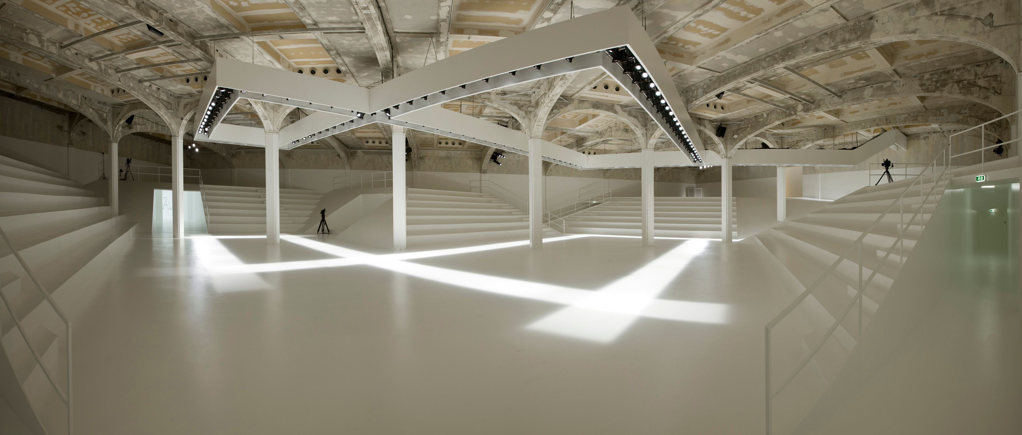 2013 春夏米兰 Prada 秀场——现代几何的演绎-3