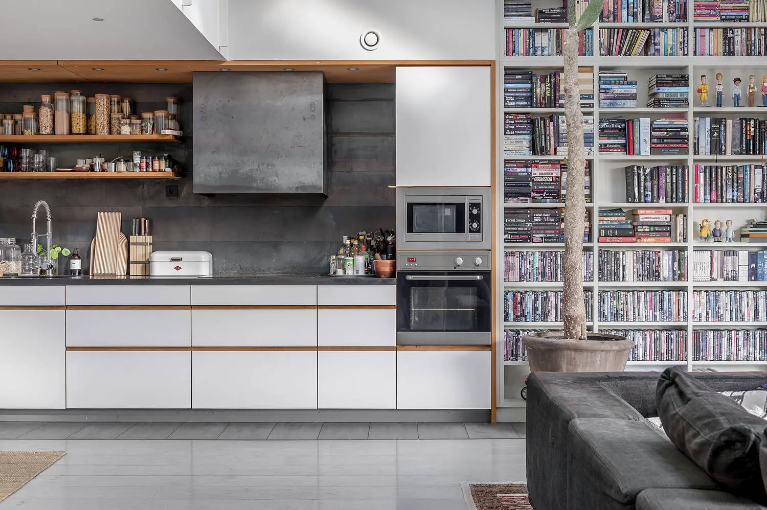 五米高书痴的瑞典复式公寓-8