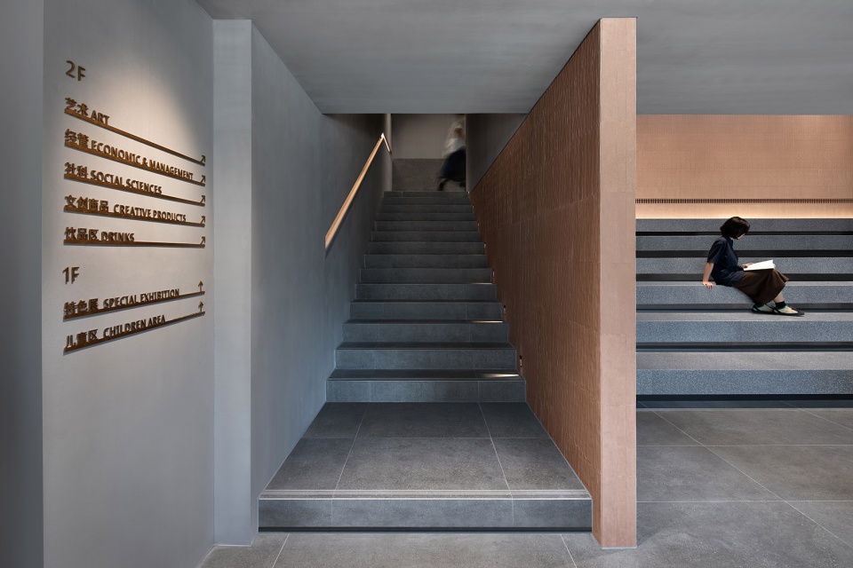 日夜流转中的都市文化灯塔 · 唐宁书店四海城店丨中国广州丨立品设计-36