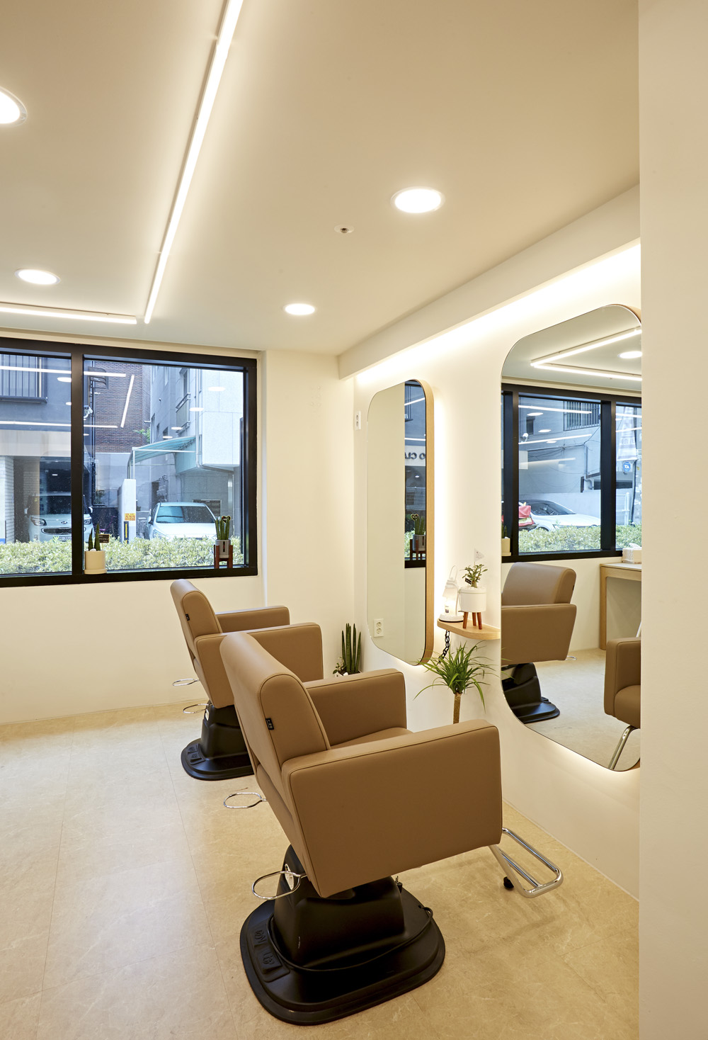 12 平米美妆室的现代白色风格设计-13