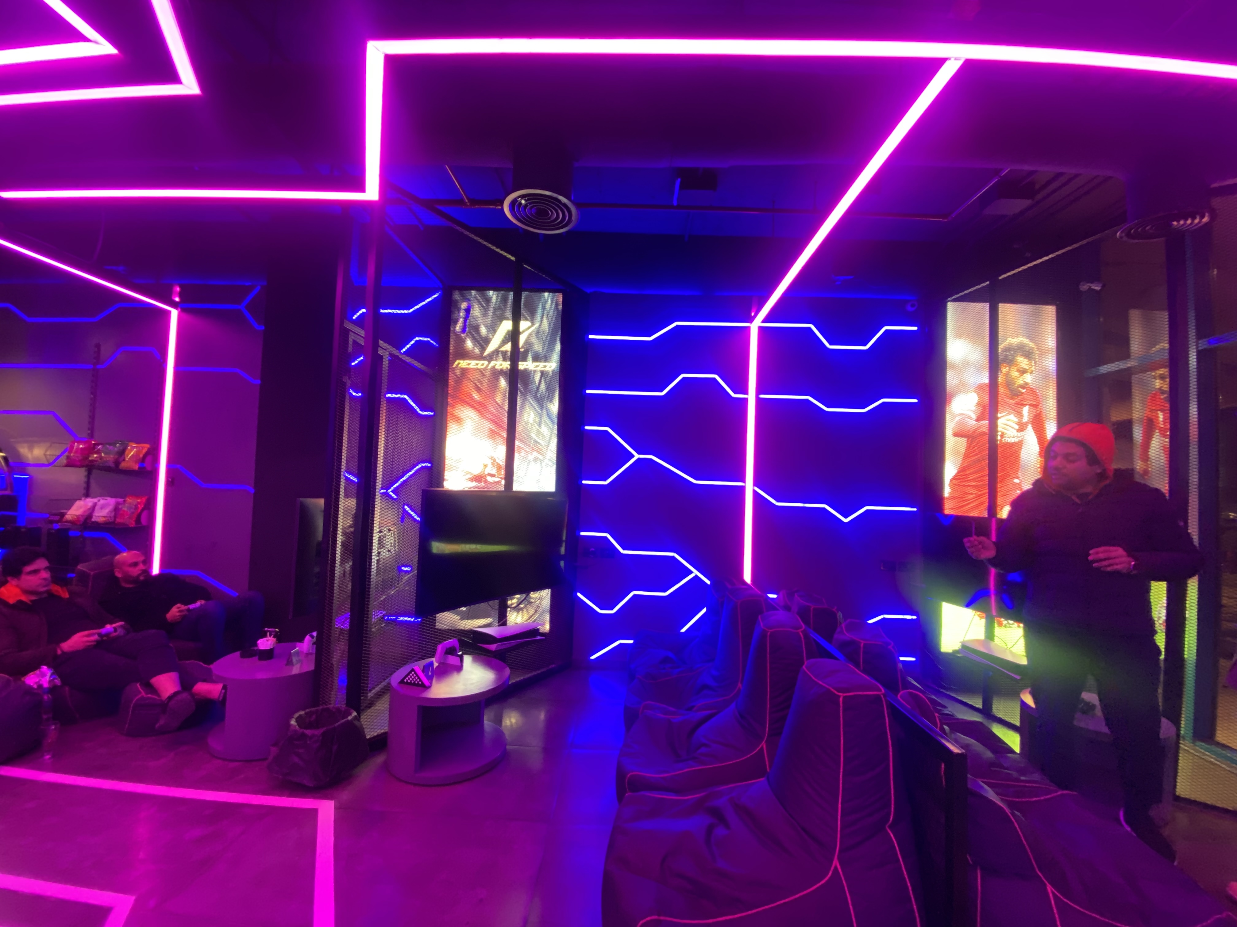 Juego gaming center real photos-6