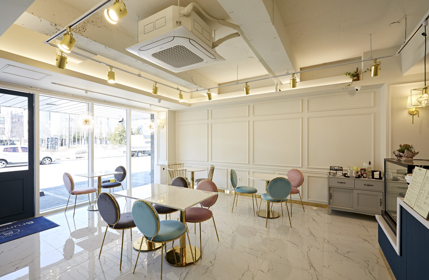 现代简约风 20 平咖啡馆设计-5