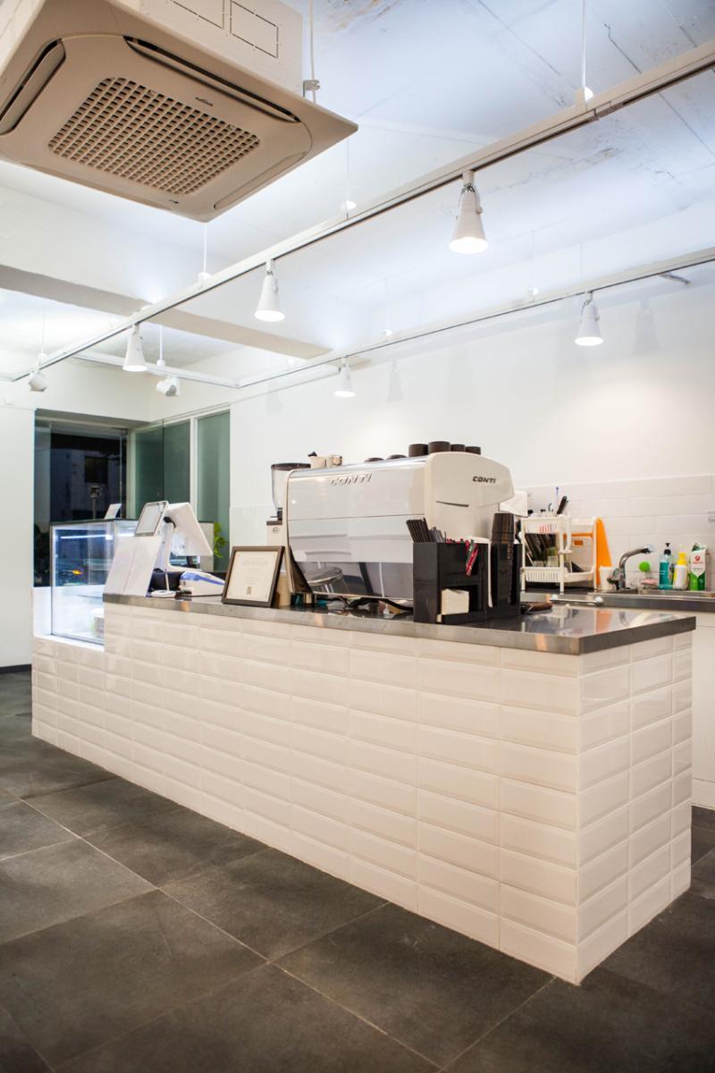 首尔甜蜜咖啡馆，18 坪现代白色空间设计-11