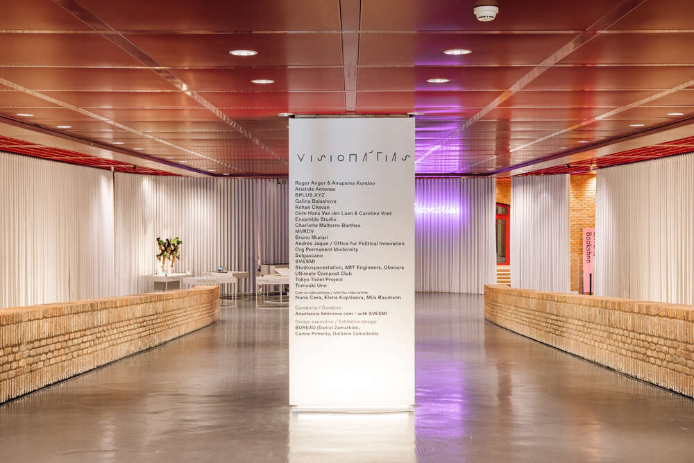 屏幕；银幕；隔板；纱窗（需结合具体语境判断最准确释义，这里按常见释义列举）

如果是在电子产品相关语境，屏幕更合适；在电影相关语境，银幕更合适；在建筑或家居相关语境，隔板纱窗可能更合适若能提供更具体语境，我将给出更精准唯一的翻译 丨葡萄牙里斯本丨BUREAU（Daniel Zamarbide等）-13