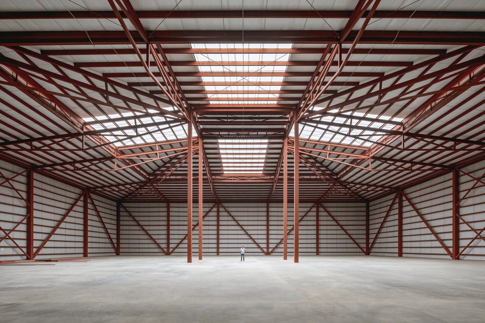 墨西哥 CBG 园区 | 钢筋混凝土与绿色花园的工业风范-32