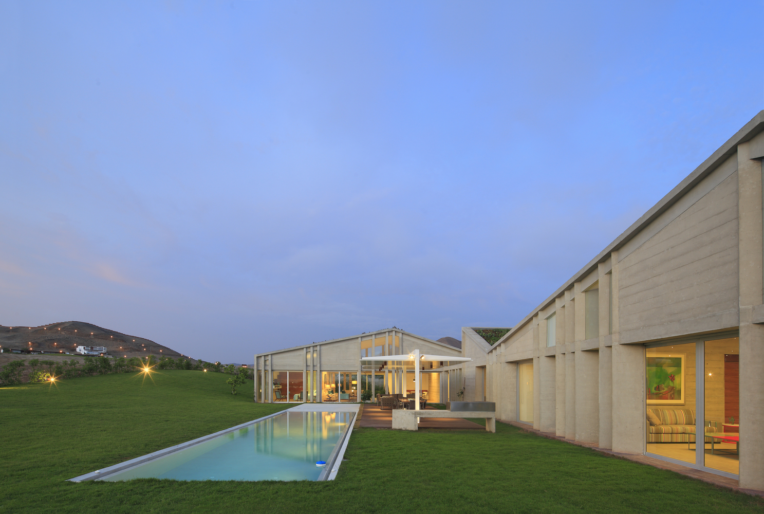 沙漠山丘中的 MW House | 绿意盎然、环境对话的休闲住宅-53