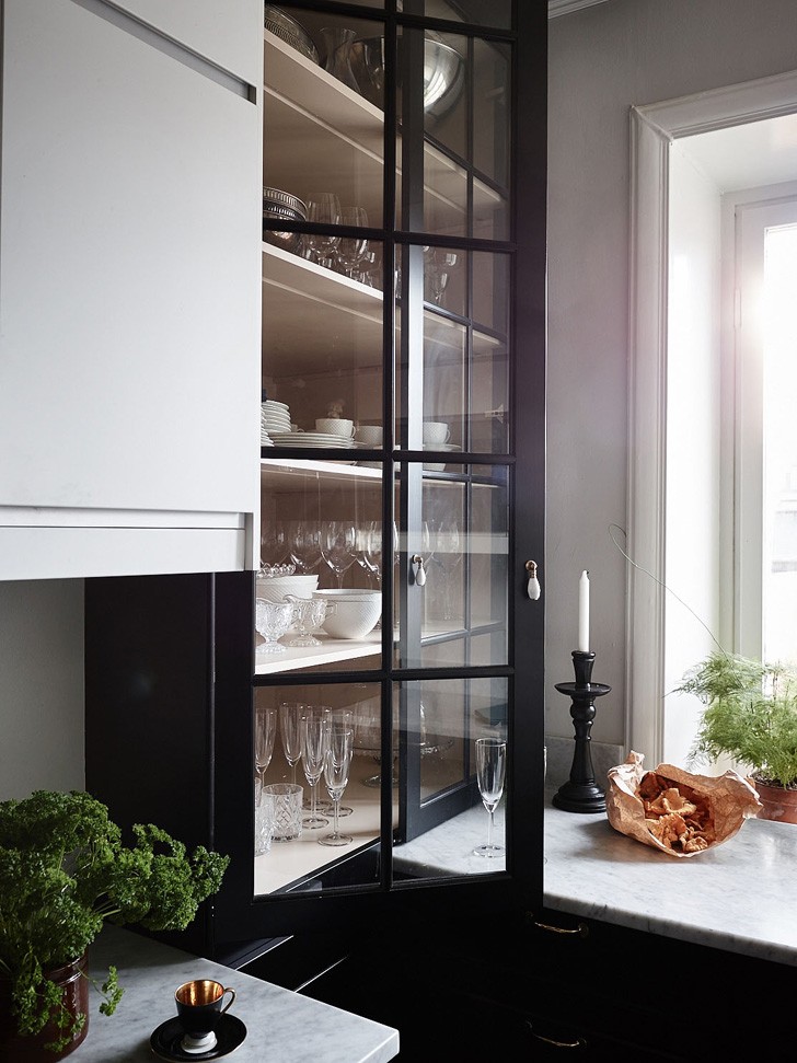 Stockholm 历史底蕴的暗色调公寓 (83 平米)-12